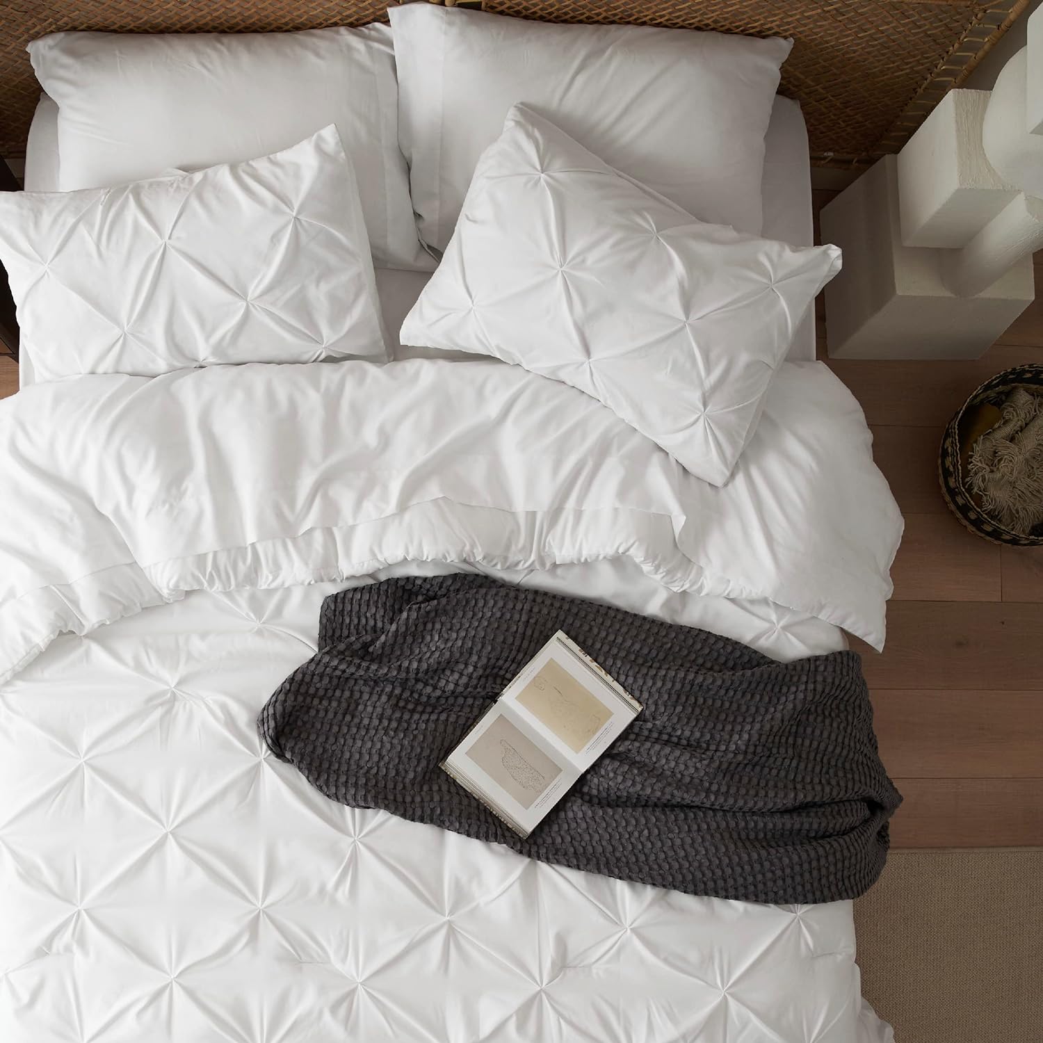 8 PCs White Pin-tuck Duvet Set