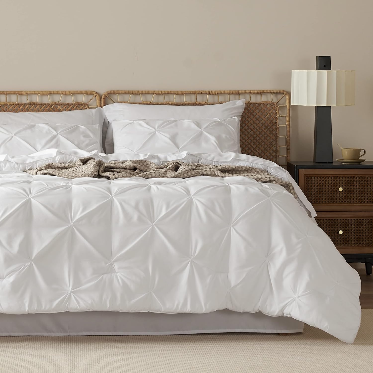 8 PCs White Pin-tuck Duvet Set