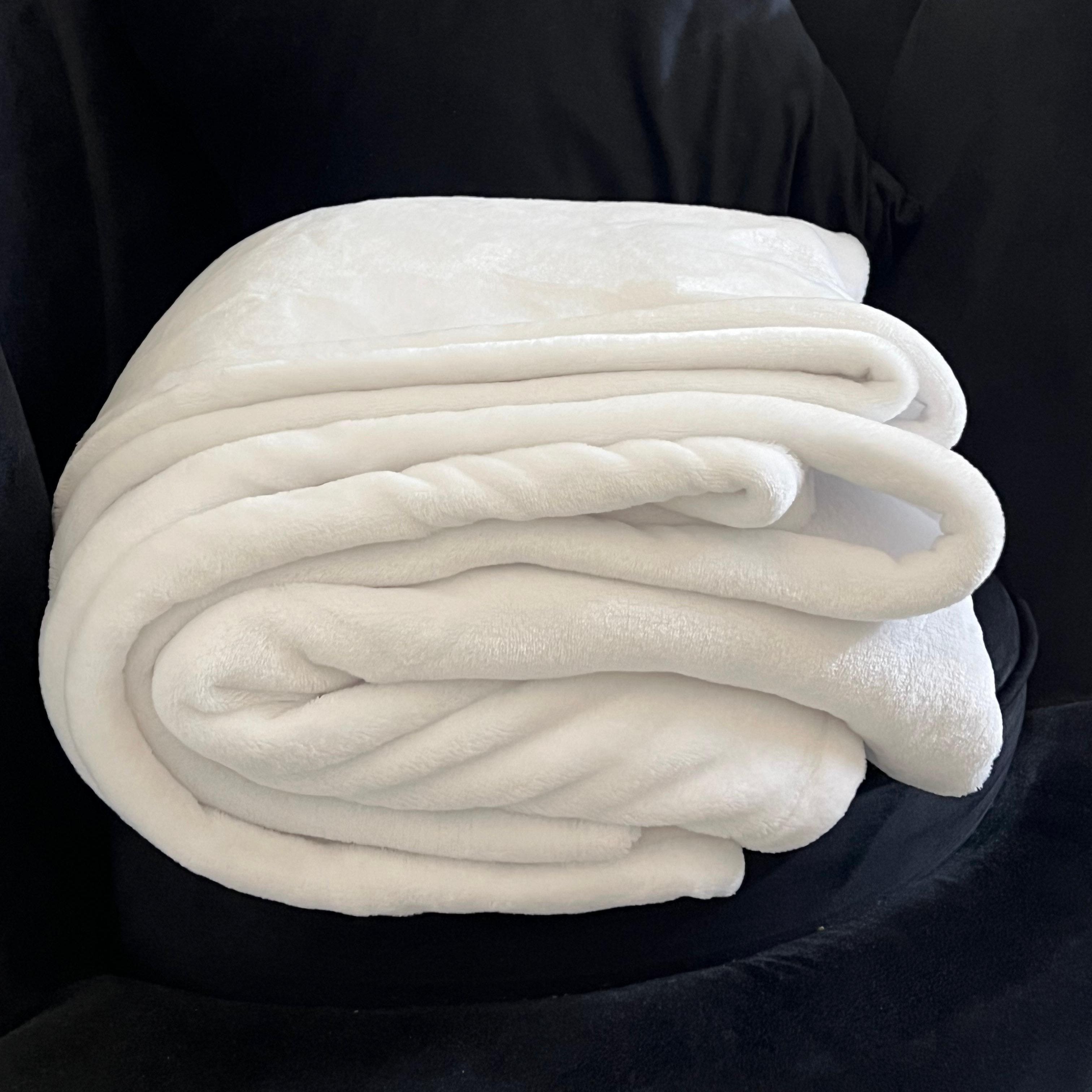 White Fleece Blanket with Pillowcases