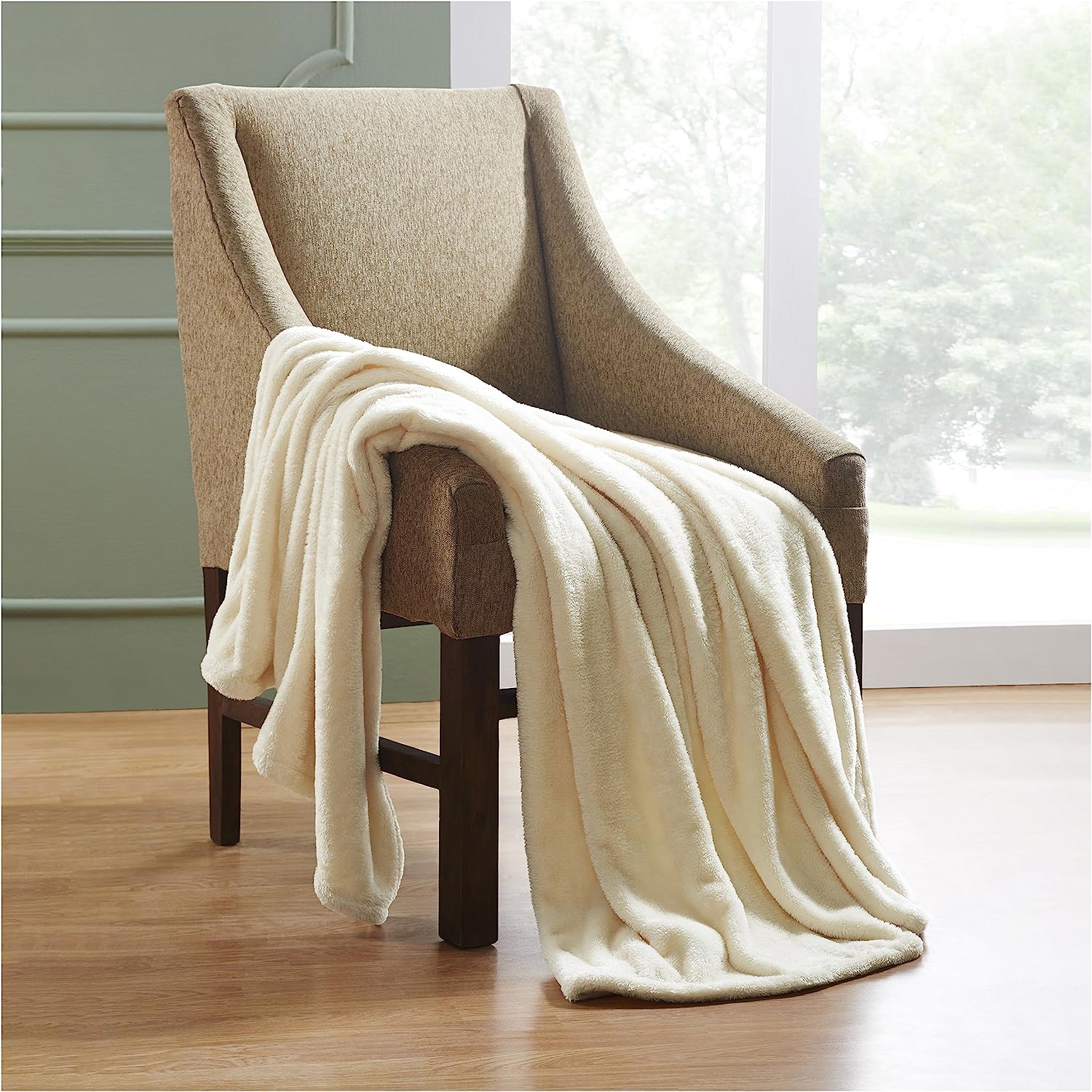 Beige Fleece Blanket with Pillowcases