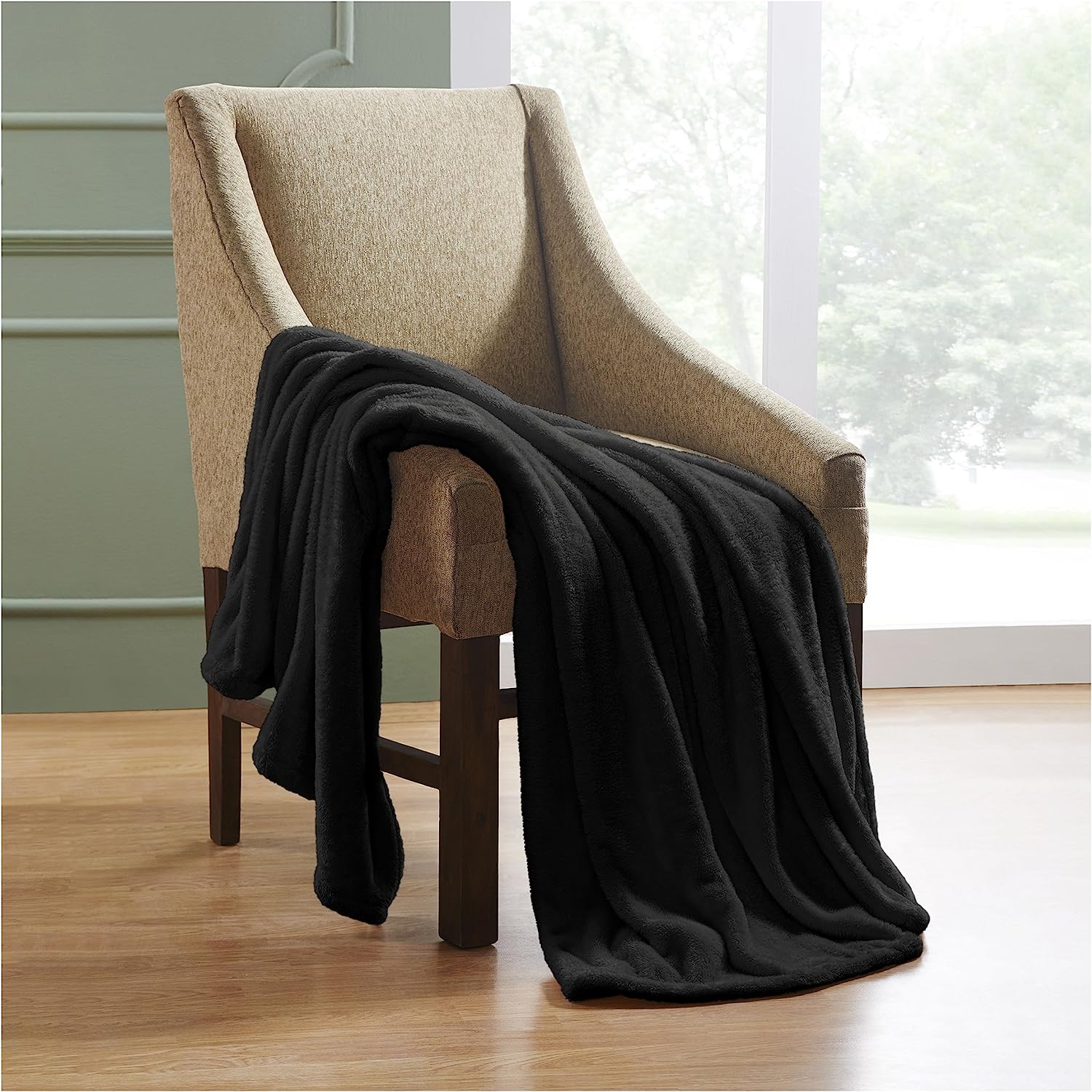 Black Fleece Blanket with Pillowcases